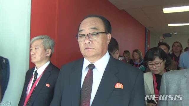 ▲ 동방경제포럼에 참석한 김영재 대외경제상이 회의장을 떠나고 있다ⓒ뉴시스. 무단 전재 및 재배포 금지.