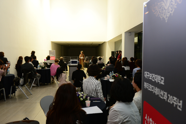 ▲ 1999년도 대구지역 최초로 학과가 개설된 대구보건대학교 뷰티코디네이션과는 학내기업인 뷰티프라자운영, 최초의 전국동아리경진대회, 졸업작품발표회 등 뷰티관련 학과 발전에‘최초’라는 타이틀을 달며 명품 뷰티인력 양성의 선구자로서의 역할을 해왔다. 현재까지 2500여명의 졸업생을 배출했다.ⓒ대구보건대