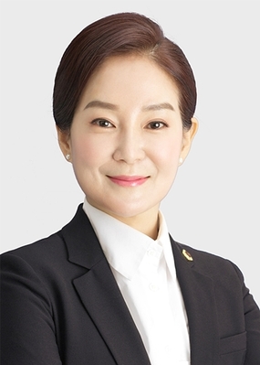 ▲ 배지숙 의장이 전국시‧도의회의장협의회에 지역인재할당제 민간기업(10대 그룹)확대를 촉구하는 건의안을 제출, 협의회 임시회 안건으로 채택돼 중앙정부에 건의될 예정이다.ⓒ대구시의회