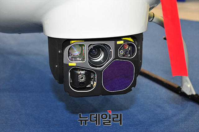 ▲ 2018 대한민국방위산업전(DX KOREA 2018) 참가한 드론봇 전추 체계ⓒ뉴데일리 오세진