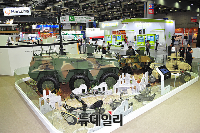 ▲ 2018 대한민국방위산업전(DX KOREA 2018) 참가한 드론봇 전추 체계ⓒ뉴데일리 오세진