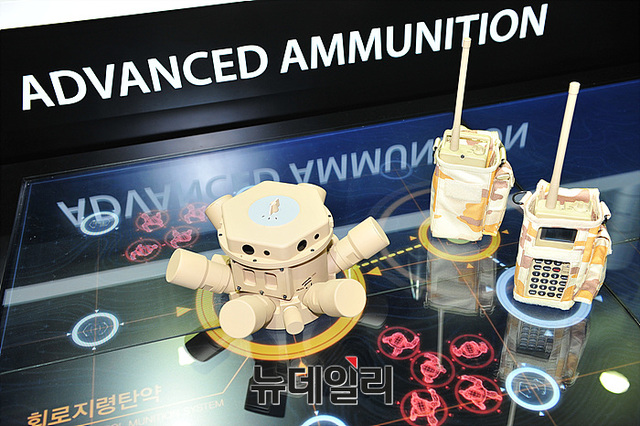 ▲ 2018 대한민국방위산업전(DX KOREA 2018) 참가한 드론봇 전추 체계ⓒ뉴데일리 오세진