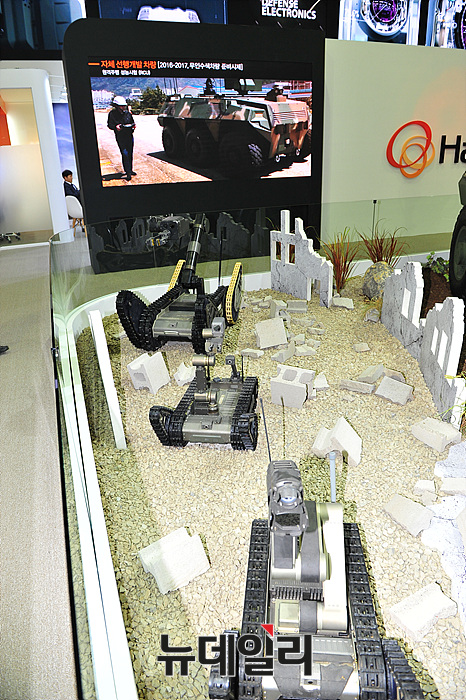 ▲ 2018 대한민국방위산업전(DX KOREA 2018) 참가한 드론봇 전추 체계ⓒ뉴데일리 오세진