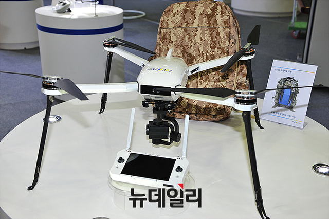 ▲ 2018 대한민국방위산업전(DX KOREA 2018) 참가한 드론봇 전추 체계ⓒ뉴데일리 오세진