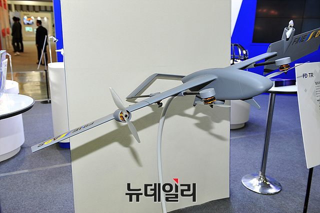 2018 대한민국방위산업전(DX KOREA 2018) 참가한 드론봇 전추 체계ⓒ뉴데일리 오세진