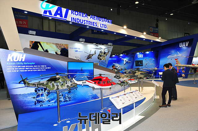 ▲ 2018 대한민국방위산업전(DX KOREA 2018) 참가한 드론봇 전추 체계ⓒ뉴데일리 오세진