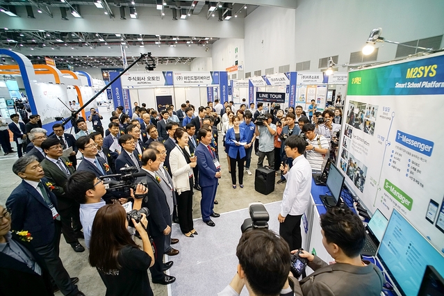 ▲ 대구소프트웨어 고등학교에서는 건축물 변형 측정 프로그램과 공간사용 신청 서비스 등 학생들의 창의적 프로젝트를 선보였다.ⓒ대구시