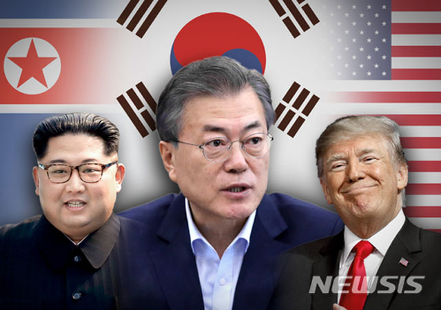 ▲ 문재인 대통령은 김정은과 도널드 트럼프 대통령 사이에서 '중재' 역할에 몰두하는 것처럼 보인다. ⓒ뉴시스. 무단전재 및 재배포 금지.