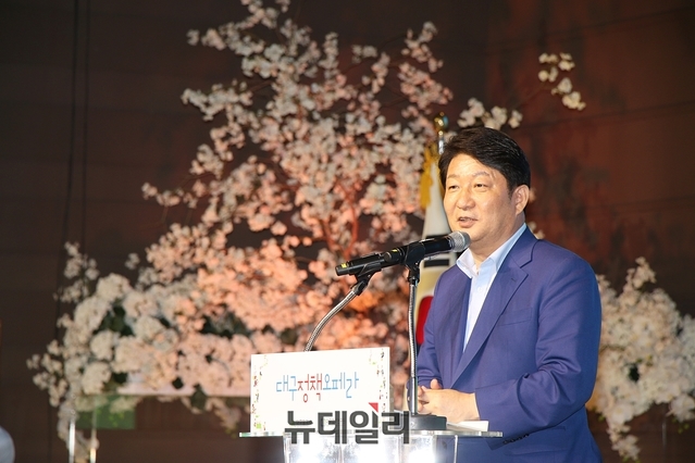 ▲ 권영진 대구시장이 17일 대구삼성창조캠퍼스에서 열린 ‘대구정책오페라’에서 인사말을 하고 있다.ⓒ뉴데일리