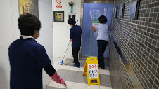 사진은 대전지하철에서 용역근로자들이 작업을 하고 있는 모습.ⓒ대전도시철도공사