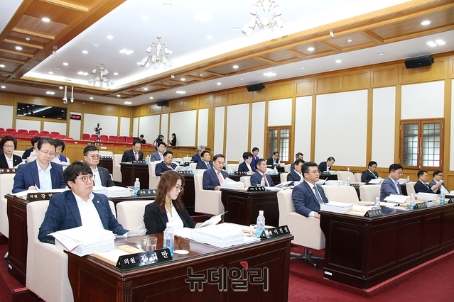 ▲ 대구시의회 제261회 정례회 제3차 본회의에서 시의원들이 5분 발언을 경청하고 있다.ⓒ뉴데일리