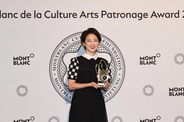 ▲ 18일 오전 인천 영종도 파라다이스시티에서 열린 '제27회 몽블랑 문화예술 후원자상' 시상식에서 한국 수상자로 선정된 최윤정 파라다이스문화재단 이사장이 기념촬영을 하고 있다.ⓒ파라다이스문화재단