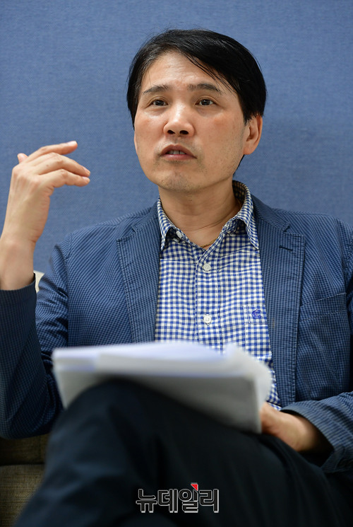 ▲ 18일 오후 서울 용산구 이촌동에서 제성호 중앙대 교수가 '판문점 선언'과 관련해 뉴데일리와 인터뷰를 진행하고 있다.ⓒ뉴데일리 정상윤 기자