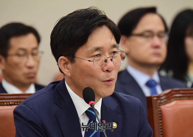 ▲ 성윤모 산업통상자원부 장관 후보자가 19일 오전 국회에서 열린 인사청문회에서 의원들의 질문에 답하고 있다. ⓒ뉴데일리 이종현 기자