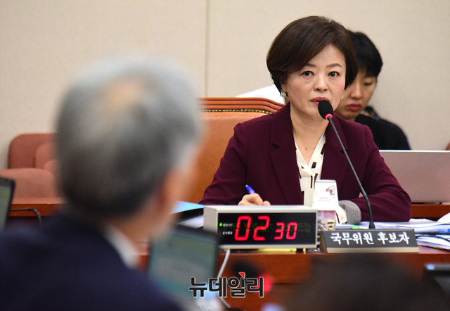 ▲ 진선미 여성가족부 장관 후보자가 20일 오전 국회에서 열린 인사청문회에서 의원들의 질문에 답하고 있다. ⓒ뉴데일리 이종현 기자