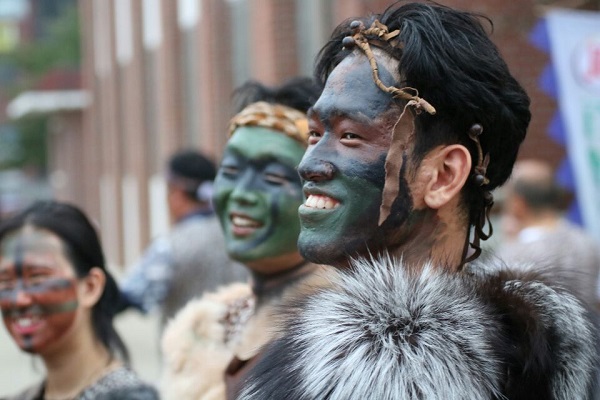 ▲ 백제문화제 웅진성 퍼레이드 참여학생(추장변장)의 모습.ⓒ영상대