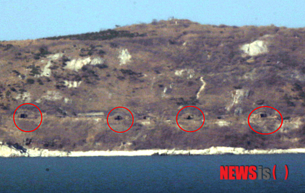 ▲ 북한 해안포 진지의 모습ⓒ뉴시스. 무단 전재 및 재배포 금지.