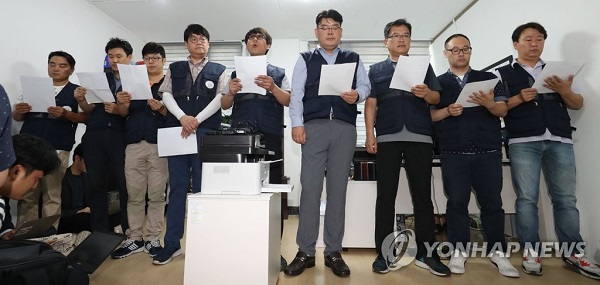 ▲ 편의점 점주와 본사의 갈등이 심화되고 있다. 최저임금 인상으로 촉발한 편의점주의 불만이 본사로 향하고 있기 때문이다. 편의점 본사(가맹본부)도 당혹스러운 눈치다. 점주 지원을 확대하는 상황에서 노골적인 불만 표출에 대해 유감을 드러냈다. ⓒ연합뉴스