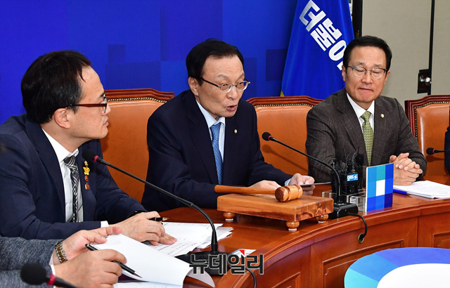 ▲ 이해찬 더불어민주당 대표가 21일 오전 국회에서 열린 최고위원회의에서 남북정상회담과 관련 발언을 하고 있다. ⓒ뉴데일리 이종현 기자