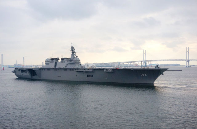 日요코하마 항에 입항 중인 해상자위대 대형상륙함 '이즈모'함. ⓒ위키피디아 공개사진.