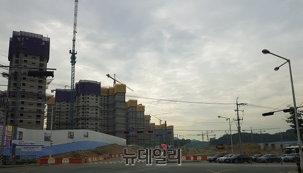 ▲ 충북 청주 동남지구 아파트 건설현장.ⓒ김정원 기자