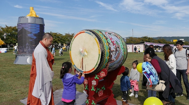 ▲ ‘2018 신라소리축제 에밀레전’이 오는 10월 5일부터 7일까지 사흘간 경주 첨성대 잔디광장에서 펼쳐진다.ⓒ대구불교방송