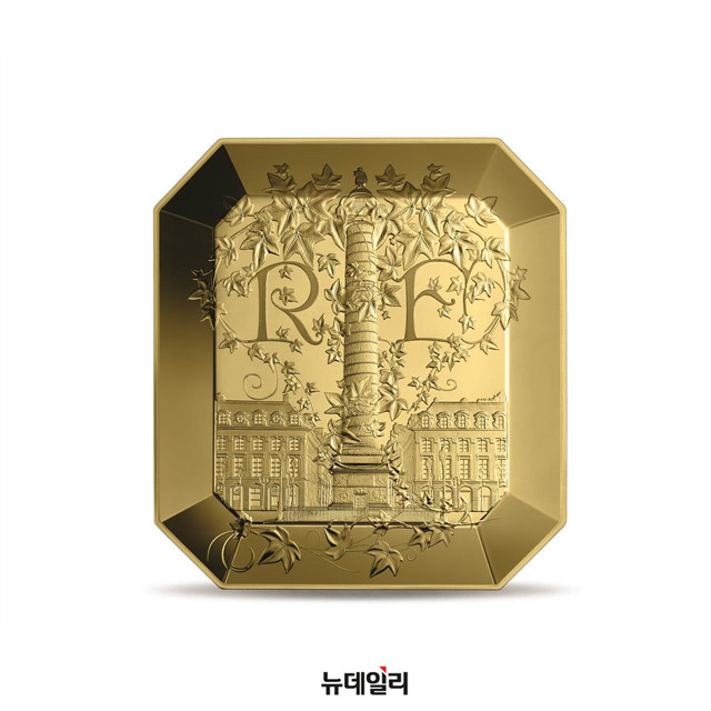 ▲ 현대홈쇼핑에서 선보이는 프랑스 조폐국X부쉐론 협업 1kg 금화 메달 뒷면 모습. ⓒ현대홈쇼핑