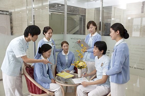 ▲ 간호학과 학생들이 실습을 준비하고 있다.ⓒ호산대