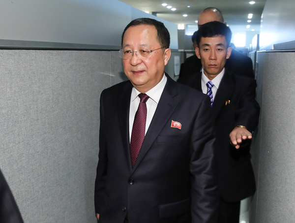 ▲ 북한 리용호가 유엔총회에 참석하기 위해 이동하는 모습. ⓒ뉴시스 DB