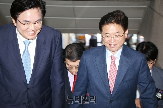 ▲ 이철우 경북도지사가 2일 오후 대구시청 시장실에 들어서고 있다.ⓒ뉴데일리