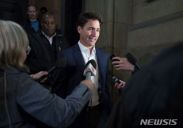 ▲ USMCA 협상에 대해 기자들의 질문을 받는 저스탱 트뤼도 캐나다 총리. ⓒ뉴시스. 무단전재 및 재배포 금지.