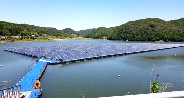 ▲ 전남 나주 대도저수지에 설치된 수상태양광 발전단지. ⓒ뉴시스 DB