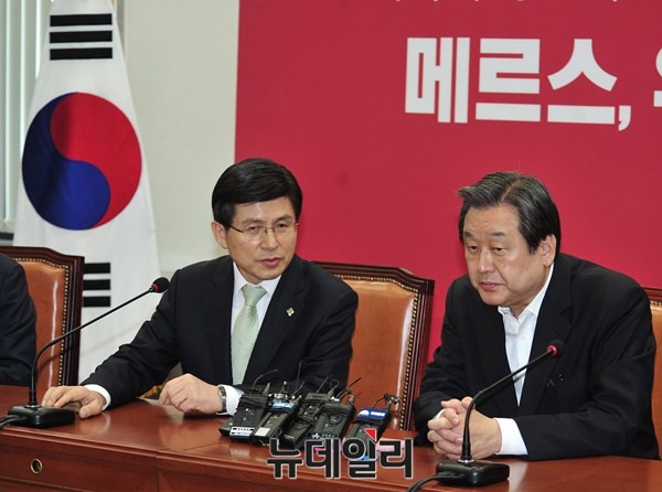 ▲ 2015년 6월 19일 황교안 당시 국무총리가 서울 여의도 국회의사당 새누리당 당 대표실을 찾아 김무성 당시 대표를 예방하고 있다.ⓒ뉴데일리 DB