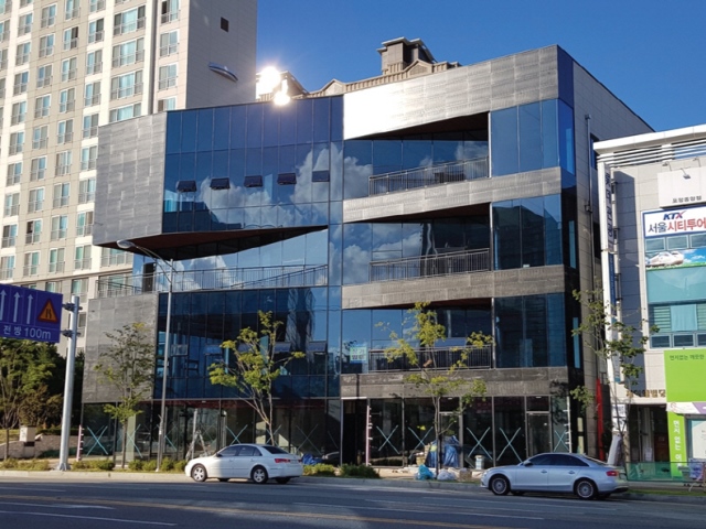 ▲ 포항시 건축문화상 최우수작에 선정된 ‘도시와 건축물’ 건축물의 정면 모습.ⓒ포항시