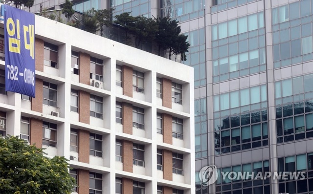 ▲ 자료사진. 서울 여의도에 임대 현수막이 붙어있는 한 건물. ⓒ연합뉴스