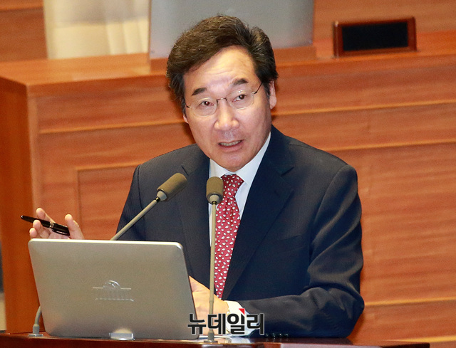 ▲ 이낙연 국무총리가 국회 대정부질문에 출석해 답변하는 모습. ⓒ공준표 기자