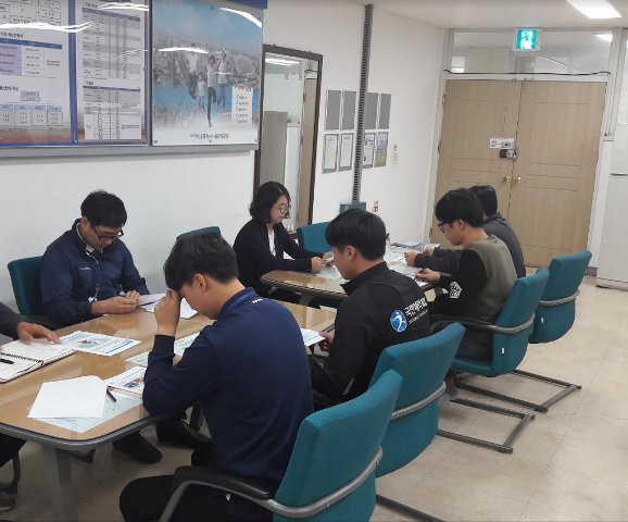 ▲ 포항시시설관리공단 체육사업팀의 안전보건교육 장면.ⓒ시설관리공단