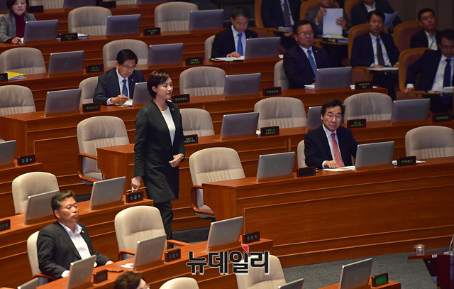 ▲ 유은혜 사회부총리 겸 교육부 장관이 4일 국회에서 열린 대정부질문 때 답변자로 나서는 모습. ⓒ정상윤 기자