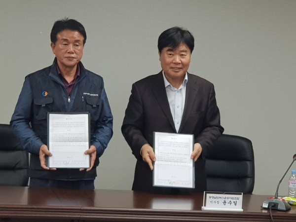 ▲ 충남버스조합과 충남세종지역자동차노조가 버스임금협상과 관련해 마라톤협상 끝에 5일 새벽 극적인 합의를 이뤄냈다.ⓒ충남도