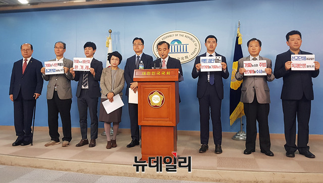 ▲ 이용희 '에스더기도운동' 대표는 5일 국회 정론관에서 '한겨레의 국정원 재정지원 요청 보도 관련' 기자회견을 열었다. ⓒ정상윤 기자