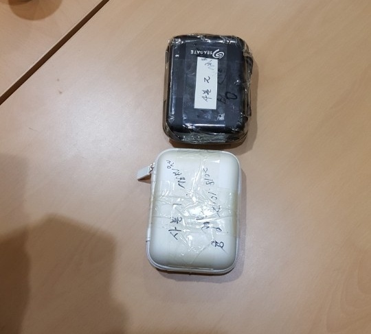 ▲ KBS 사측이 지난 2일 본사에서'KBS 일부 직원들의 이메일 서버와 로그인 기록'을 추출해 밀봉했다. 해당 증거물은 4일 오후 남부지방법원에 제출된 상태다.ⓒKBS 공영노조 제공