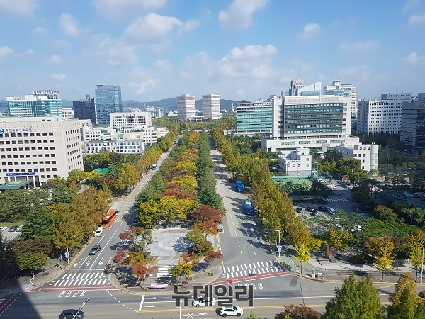 ▲ 단풍이 물들기 시작한 대전 보라매공원.ⓒ김정원 기자