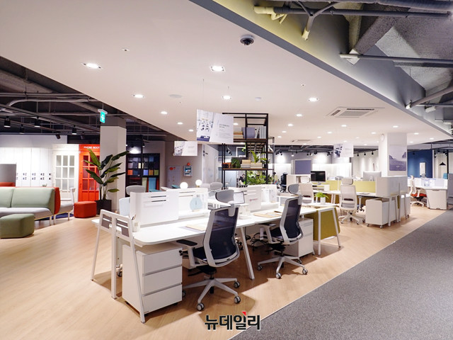 ▲ 네오스 송파직영점. ⓒ현대리바트