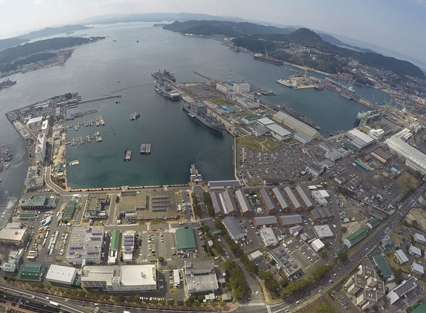 ▲ 육·해·공군 사관생도들을 태운 해군 함정들이 11월 초 입항할 日사세보 항. 사세보는 日해상자위대는 물론 제7함대 등 주일미군, 육상자위대까지 주둔 중인 요충지다. ⓒ美해군 2016년 촬영사진-위키피디아 공개.