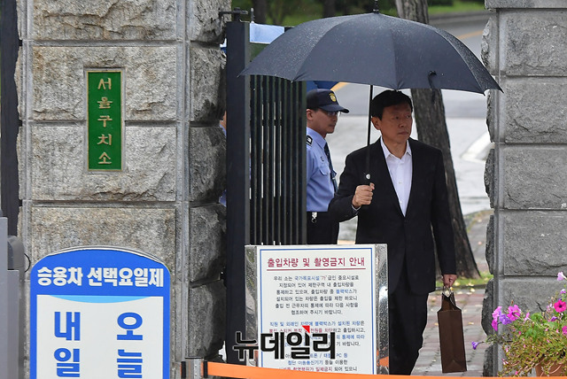신동빈 롯데 회장이 지난 5일 집행유예를 선고 받은 후 경기 의왕 서울구치소를 빠져나오고 있다. ⓒ정상윤 기자
