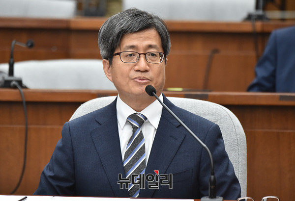 ▲ 김명수 대법원장이 지난해 9월 국회에서 열린 인사청문회에서 답변하고 있다. ⓒ뉴데일리 DB