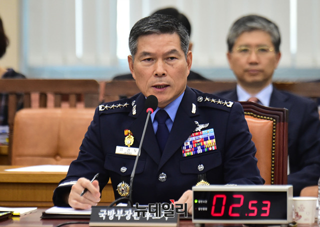 ▲ 정경두 국방부장관 후보자가 지난 9월 17일 오전 국회에서 열린 인사청문회에 출석해 의원들의 질문에 답하고 있다. ⓒ뉴데일리 DB