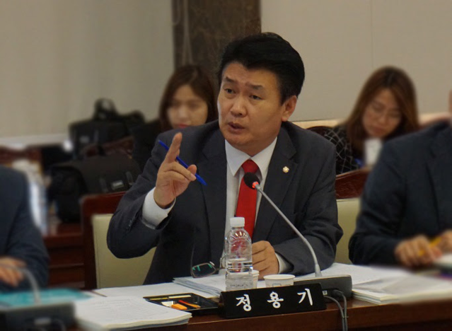 ▲ 국회에서 과학기술정보방송통신위원회에서 질의하는 자유한국당 정용기 의원.ⓒ정용기 의원실