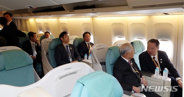 ▲ 지난 9월 평양정상회담 때 방북한 대기업 총수들ⓒ뉴시스. 무단 전재 및 재배포 금지.