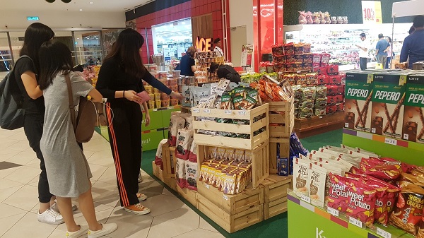 지난 5일 말레이시아 쿠알라룸푸르의 한 대형마트에 한국식품 기획전이 열리고 있다.ⓒ김보라 기자ⓒ